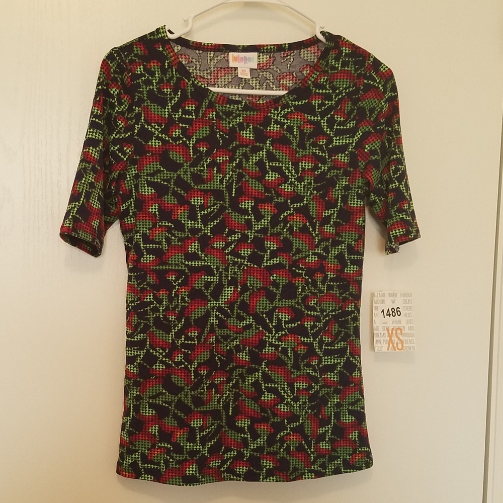 🧡 Nwt’s Pixelated, Floral, Gigi Top XS